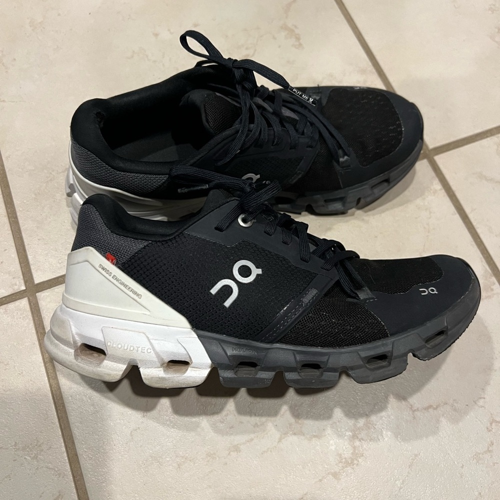 On cloud Running women’s cloud flyer Black Athletic Shoes sz 8.5